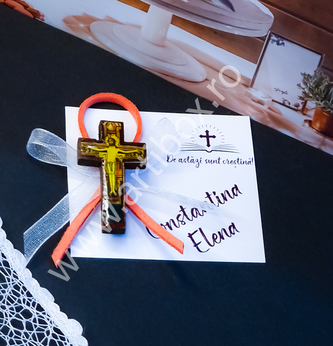 Cruciulita marturie din lemn cu snur din piele intoarsa [3]