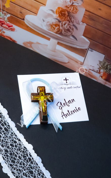 Cruciulita marturie din lemn cu snur din piele intoarsa [5]