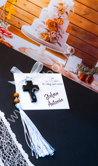 Cruciulita marturie din lemn pentru botez cu margele din lemn si ciucure din matase [7]