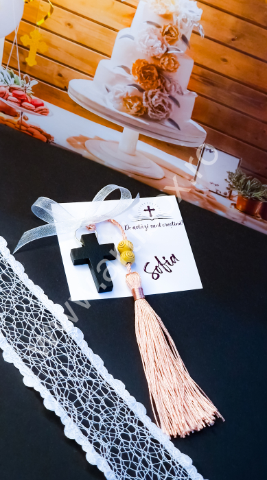 Cruciulita marturie din lemn pentru botez cu margele din lemn si ciucure din matase [6]