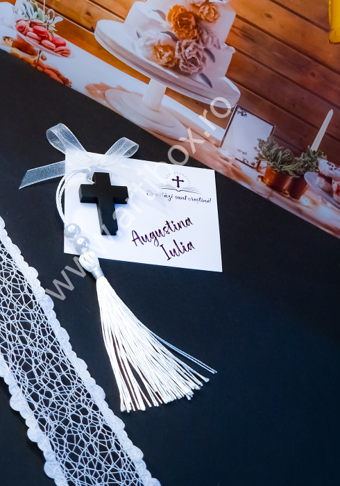 Cruciulita marturie din lemn pentru botez cu margele din lemn si ciucure din matase [5]