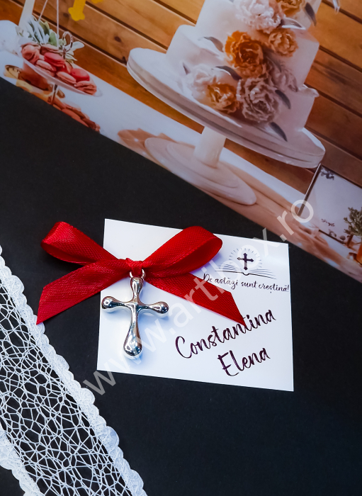 Cruciulite botez pentru fetite - din plastic cu margini rotunjite, cartonas personalizat, cu panglica din satin si ac de prindere [4]