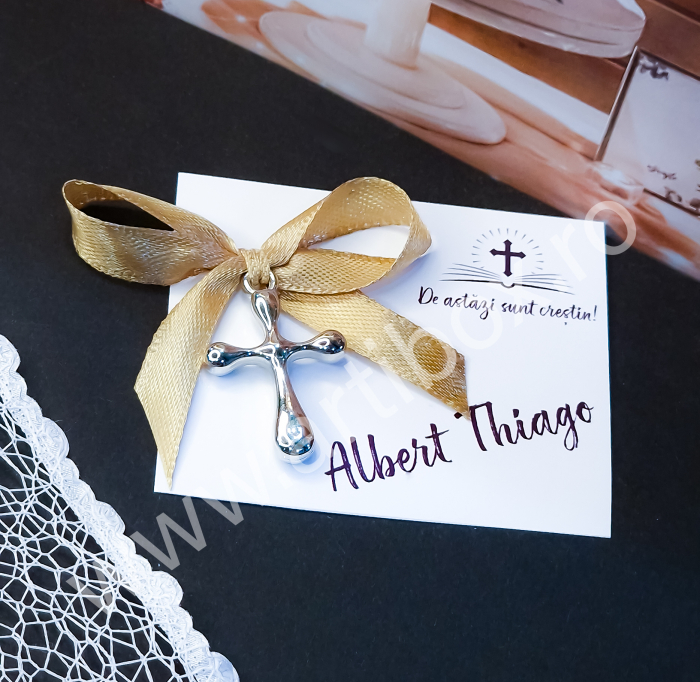 Cruciulita argintie cu margini rotunjite si panglica din satin [4]