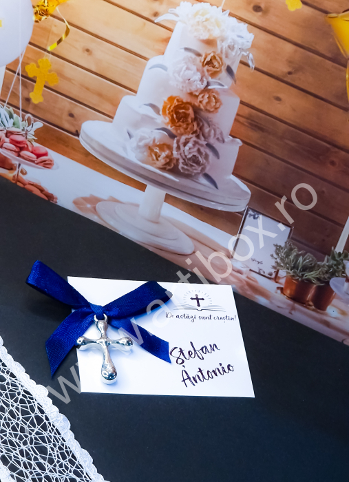 Cruciulita argintie cu margini rotunjite si panglica din satin [7]