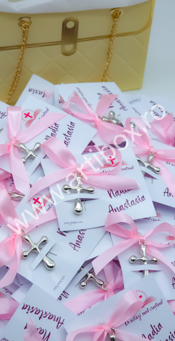 Cruciulite botez pentru fetite - din plastic cu margini rotunjite, cartonas personalizat, cu panglica din satin si ac de prindere [26]