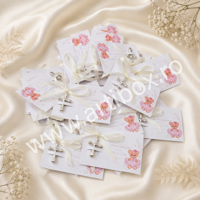 Cruciulite botez pentru fetite - din plastic cu margini rotunjite, cartonas personalizat, cu panglica din satin si ac de prindere [2]