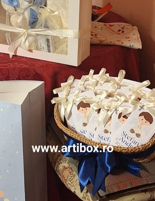 Cruciulite bleu pentru botez cu felicitare si ciocolata [12]