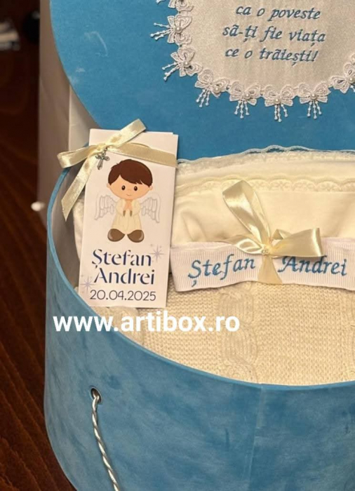 Cruciulite bleu pentru botez cu felicitare si ciocolata [11]