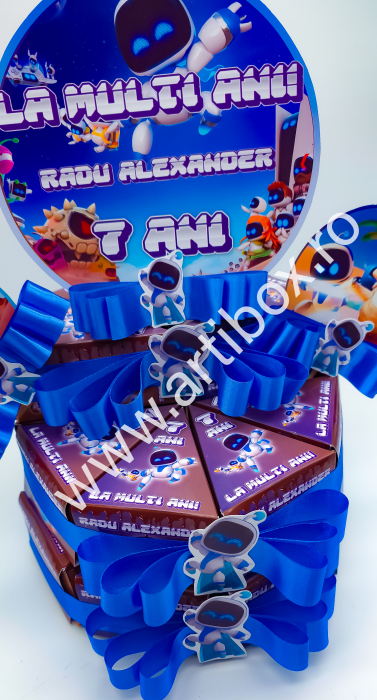 Cutie personalizata in forma de felie de tort pentru aniversare, cu toppere si fundite incluse [2]