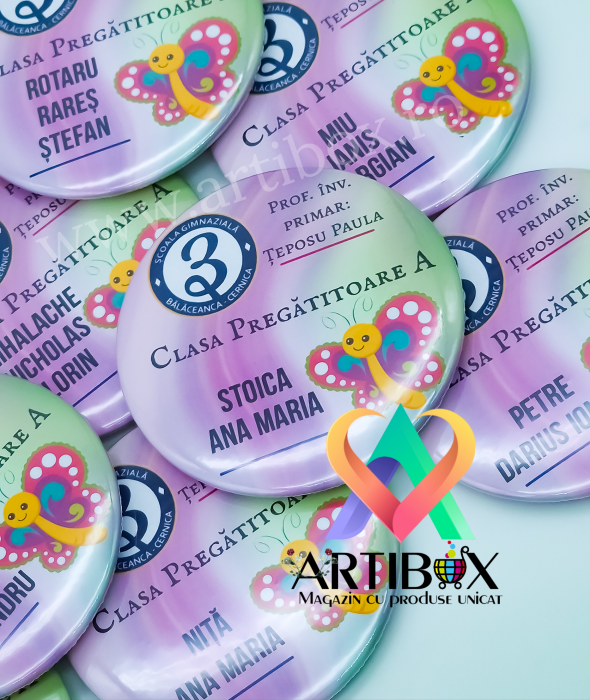 Insigna personalizată cu text pentru școala / gradinita - Model fluture - 75 mm [3]