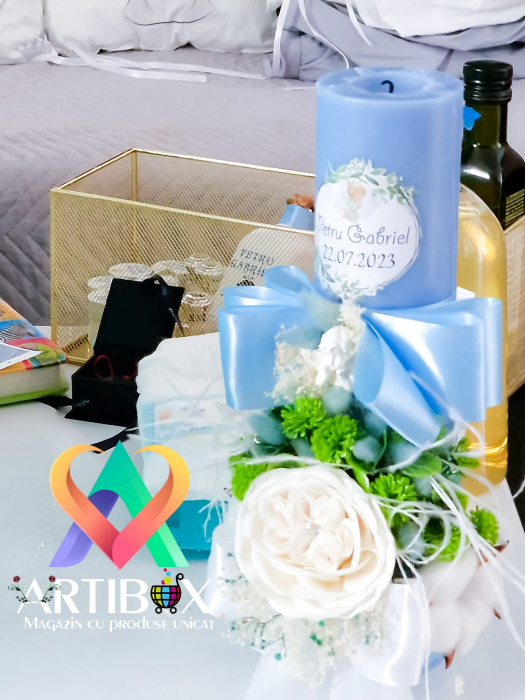 Lumanare albastra pentru botez cu fundite si ingeras, plante diverse, pene si dantela [5]