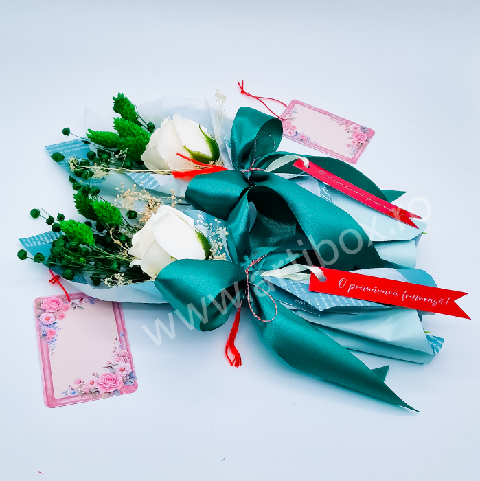Martisor floral cu trandafir din sapun si plante stabilizate [5]