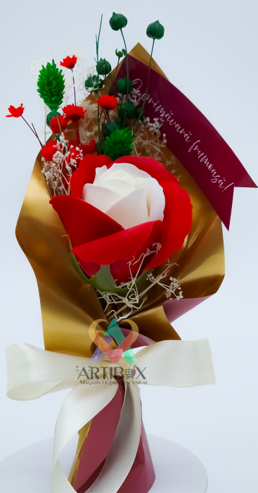Martisor floral cu trandafir din sapun si plante stabilizate [12]