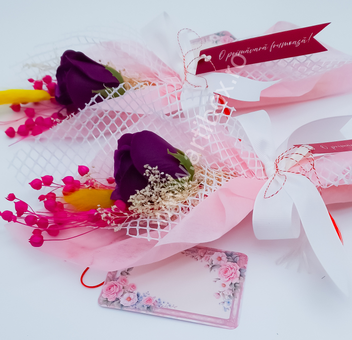 Martisor floral cu trandafir din sapun si plante stabilizate [7]