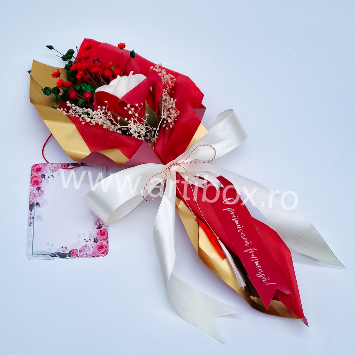Martisor floral cu trandafir din sapun si plante stabilizate [2]