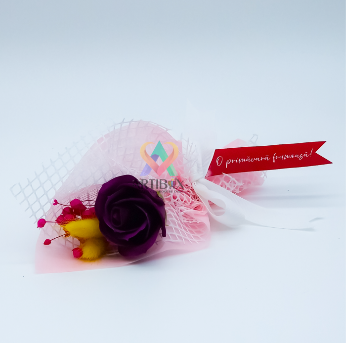 Martisor floral cu trandafir din sapun si plante stabilizate [10]