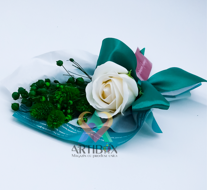 Martisor floral cu trandafir din sapun si plante stabilizate [16]