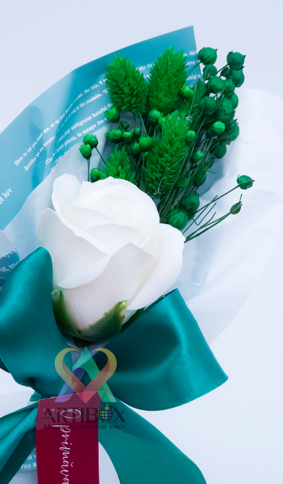 Martisor floral cu trandafir din sapun si plante stabilizate [17]