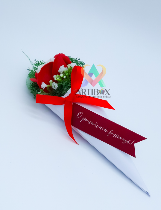 Martisor floral in cutie con - cu licheni stabilizati si trandafir din sapun [3]