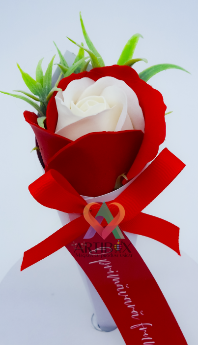 Martisor floral in cutie con - cu trandafir din sapun [4]