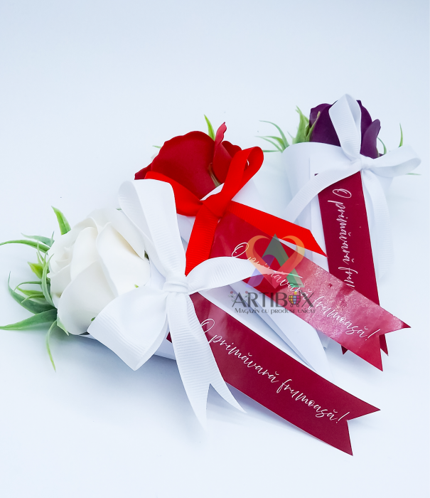 Martisor floral in cutie con - cu trandafir din sapun [3]