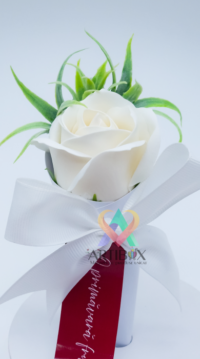 Martisor floral in cutie con - cu trandafir din sapun [6]