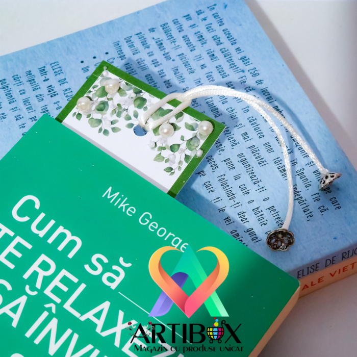 Martisor Semn de carte verde cu aplicatii ornamentale [3]