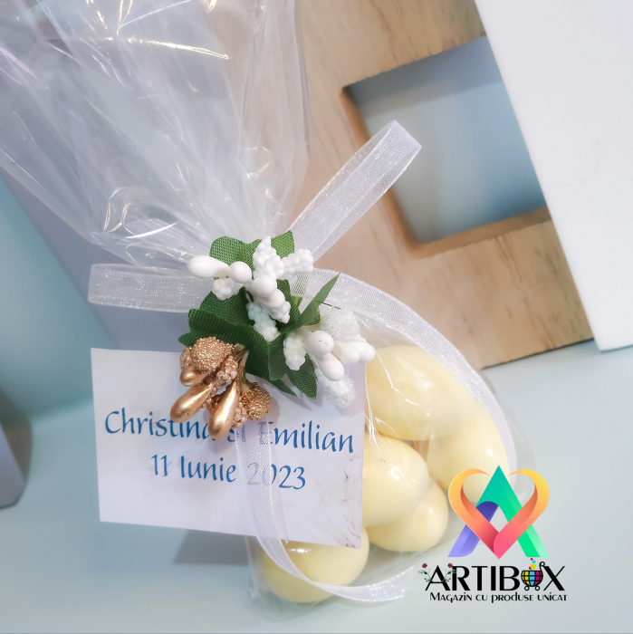 Marturie nunta punguta cu panglica din satin, flori si arahide glazurate [2]
