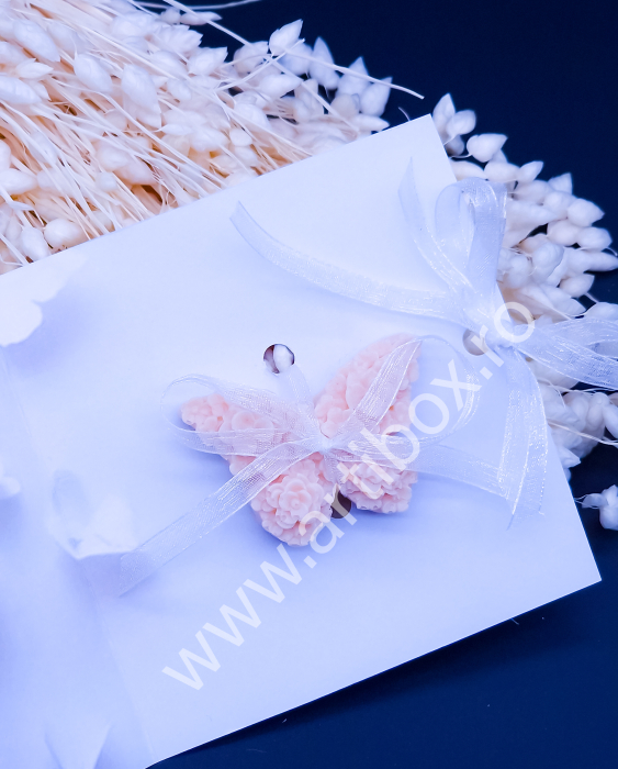 Marturie nunta - Fluture din sapun pe suport cartonat cu fundita [3]