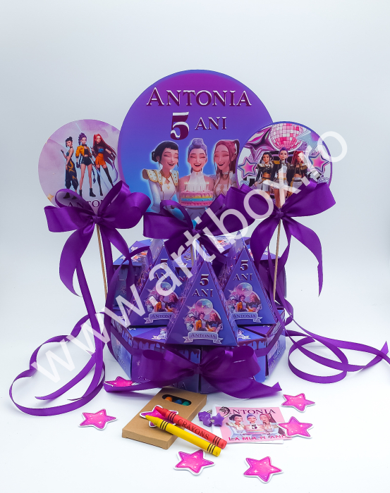 Pachet cutiute tort umplute cu accesorii | Modele personalizate | Toppere si fundite incluse | Model - K-Pop Demon Hunters [5]