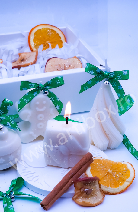 Set decorativ de Craciun cu figurine din ceara parfumata, portocala uscata si scortisoara - cadou elegant de sarbatori [3]