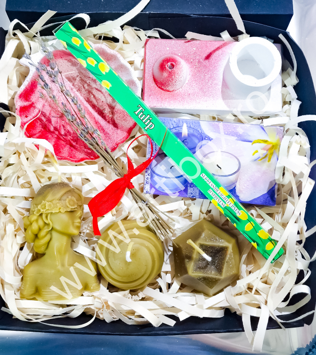 Set lumanari parfumate, tavita scoica si suport pentru betisoare din ipsos glazurat in cutie decorata [9]
