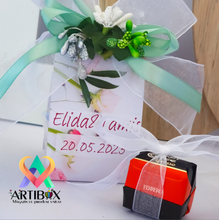 Marturii nunta - Marturie nunta cu flori, fundite si 2 x Praline Ferrero umplute cu espresso