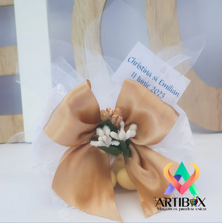Marturii nunta - Marturie nunta cu panglica din dantela, satin, flori si arahide glazurate