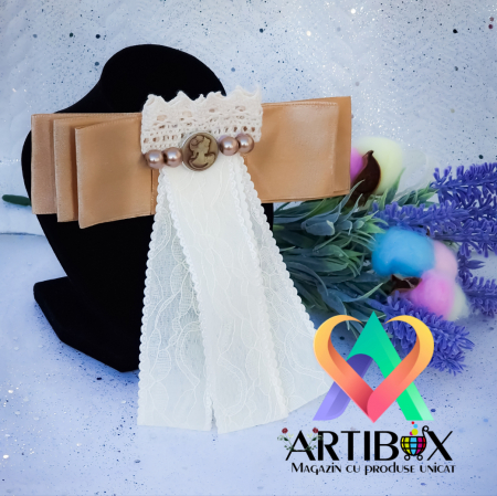 Accesorii dama - Brosa Eleganta stil Jabou, Papion,  Funda pentru camasi si rochite - Camee Crem
