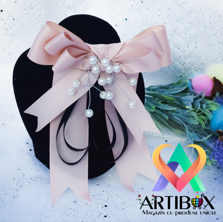 Martisoare accesorii - Brosa Eleganta stil Jabou, Papion,  Funda pentru camasi si rochite - Perla