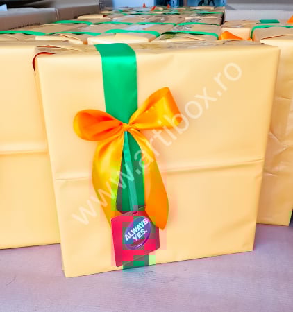 Ambalare cadouri - Ambalare produse cu folie, panglica, funda si eticheta personalizata