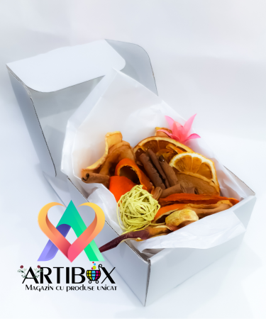 CADOURI SI DECORATIUNI - Amestec parfumat Potpourri - mix de arome naturale fructate si plante uscate ScortiBox