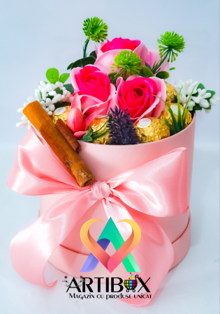 Martisor dulce - Aranjament floral cu praline Ferrero Rocher - Rosa