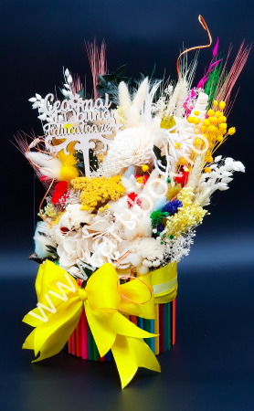 Aranjament floral cu creioane colorate, topper si flori naturale uscate [1]