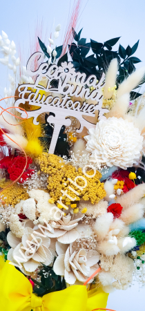 Aranjament floral cu creioane colorate, topper si flori naturale uscate [4]