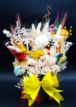 Aranjamente florale - Aranjament floral cu creioane colorate, topper si flori naturale uscate