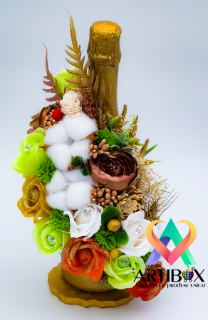 Aranjamente florale - Aranjament pe sticla cu flori de bumbac, plante stabilizate, trandafiri sapun