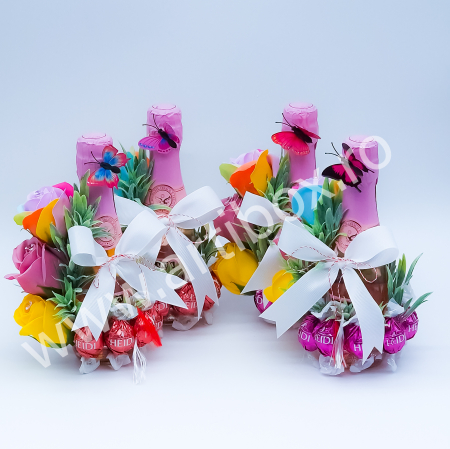 Martisor floral - Aranjament pe sticla cu praline si trandafiri din sapun premium rainbow