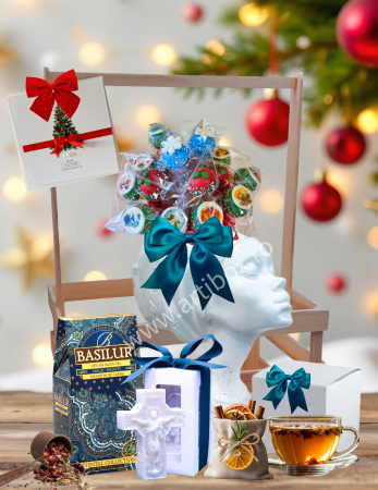 Craciun 2025 - Cadou dulce cu Vaza bust Africana ornata cu Cake pops de Craciun, Ceai Basilur si lumanare intens parfumata