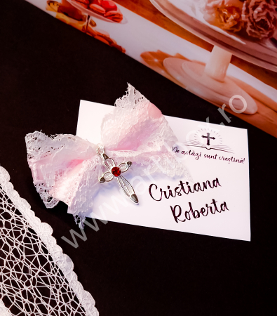 Cruciulite botez - Cruciulita metalica, stras colorat rosu si fundita din dantela