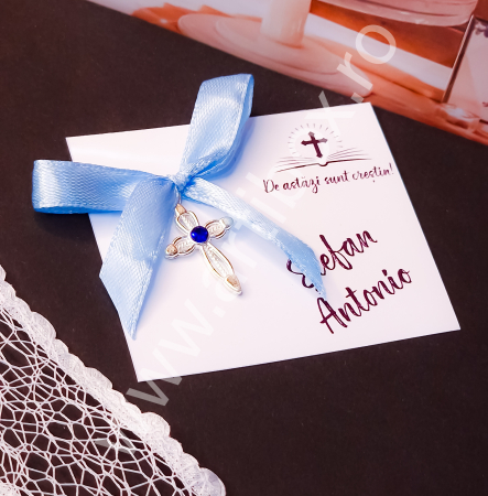 Cruciulita metalica cu stras albastru si panglica din satin [1]