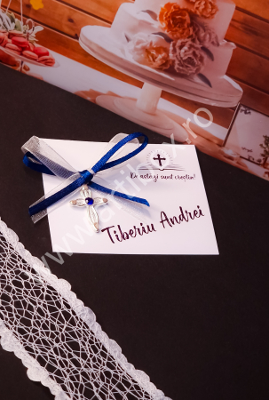 Cruciulita metalica cu stras albastru si panglica organza si satin [1]