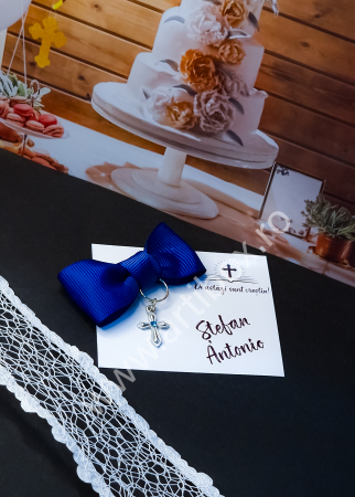 Cruciulita cu fundita - marturie cu stras colorat pentru botez - Safir [1]