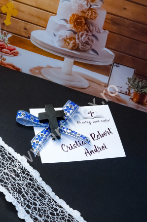 Cruciulita marturie din lemn pentru botez cu panglica traditionala [1]